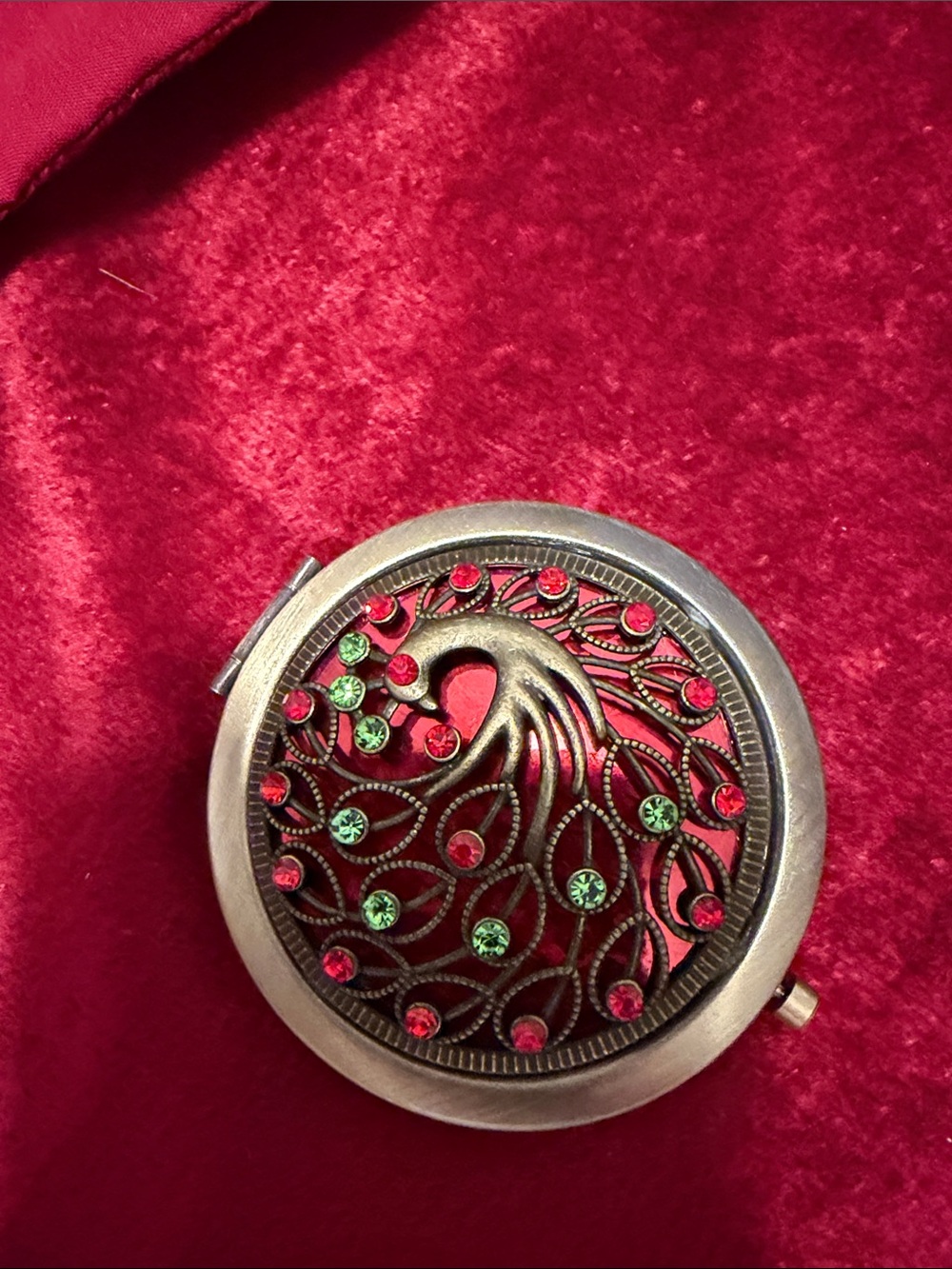 Vintage Red Green Crystal Compact Mirror great condition wclear film still on